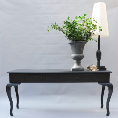 Cabriole table
